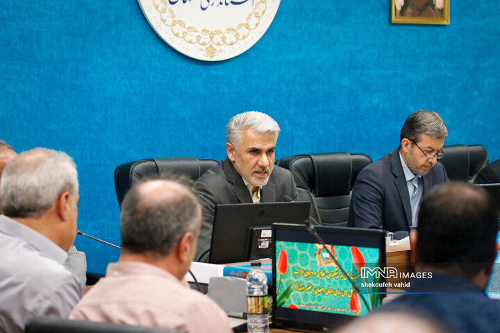 نشست جمعی از پیشکسوتان، ضابطین و دبیران احزاب و تشکل‌های سیاسی استان با استاندار اصفهان