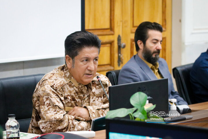 نشست جمعی از پیشکسوتان، ضابطین و دبیران احزاب و تشکل‌های سیاسی استان با استاندار اصفهان