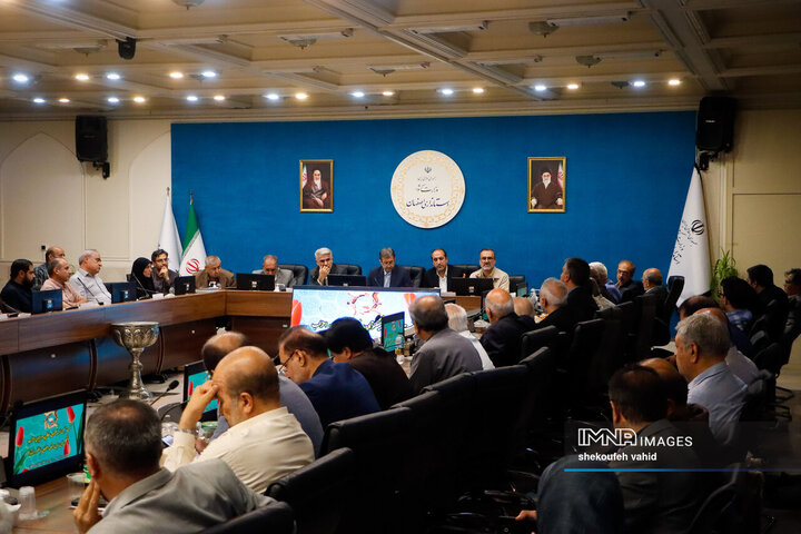 نشست جمعی از پیشکسوتان، ضابطین و دبیران احزاب و تشکل‌های سیاسی استان با استاندار اصفهان