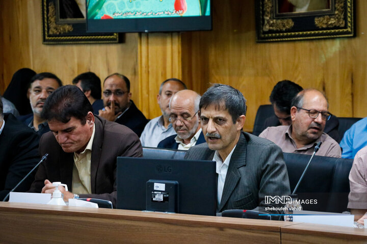 نشست جمعی از پیشکسوتان، ضابطین و دبیران احزاب و تشکل‌های سیاسی استان با استاندار اصفهان