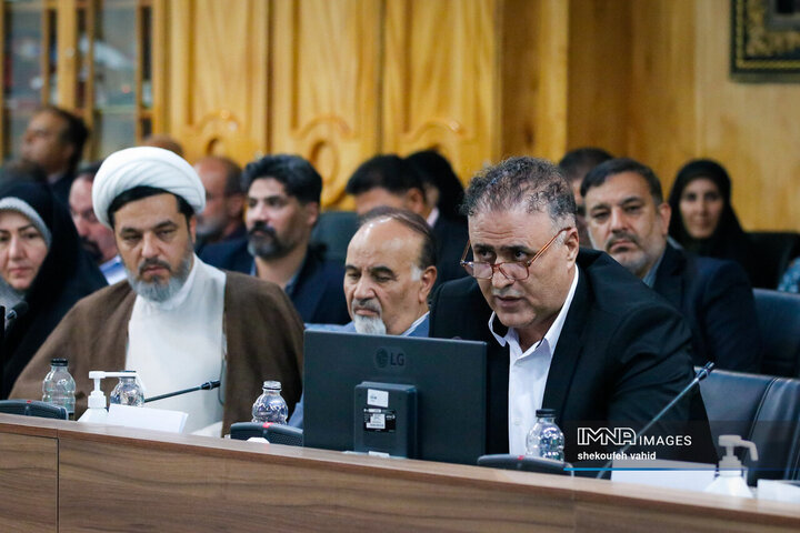 نشست جمعی از پیشکسوتان، ضابطین و دبیران احزاب و تشکل‌های سیاسی استان با استاندار اصفهان