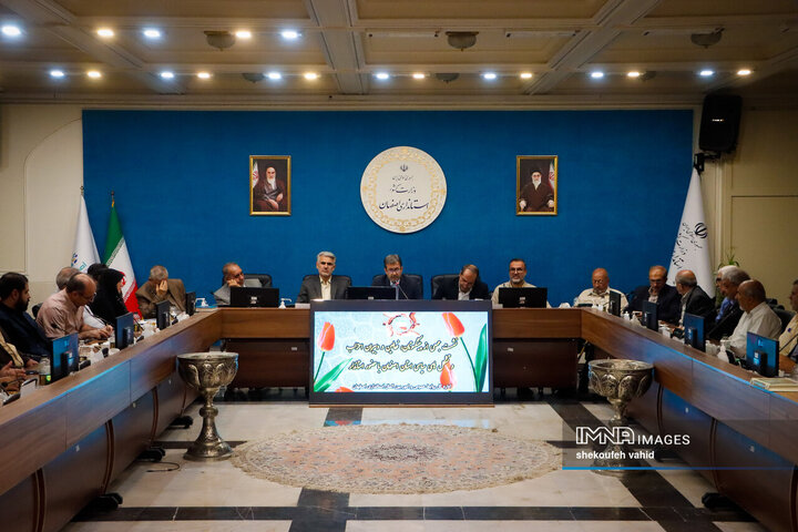 نشست جمعی از پیشکسوتان، ضابطین و دبیران احزاب و تشکل‌های سیاسی استان با استاندار اصفهان