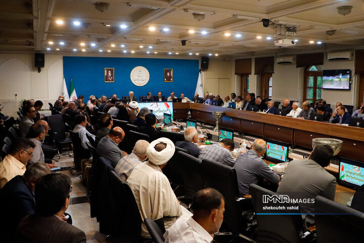 نشست جمعی از پیشکسوتان، ضابطین و دبیران احزاب و تشکل‌های سیاسی استان با استاندار اصفهان