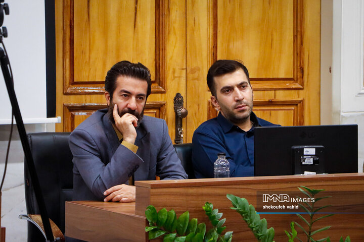 نشست جمعی از پیشکسوتان، ضابطین و دبیران احزاب و تشکل‌های سیاسی استان با استاندار اصفهان