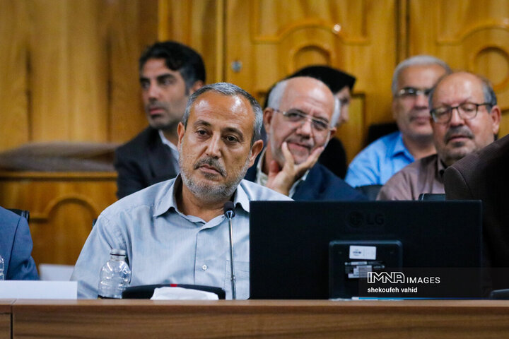 نشست جمعی از پیشکسوتان، ضابطین و دبیران احزاب و تشکل‌های سیاسی استان با استاندار اصفهان