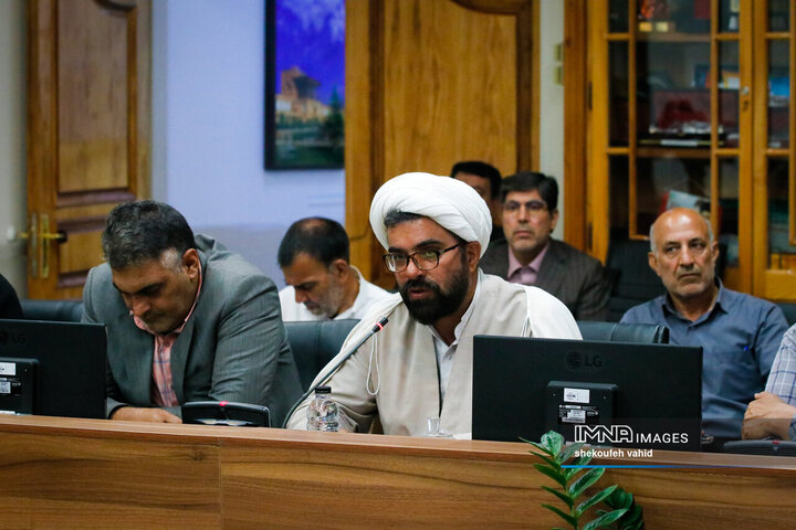 نشست جمعی از پیشکسوتان، ضابطین و دبیران احزاب و تشکل‌های سیاسی استان با استاندار اصفهان