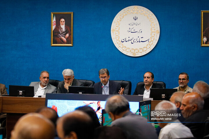 نشست جمعی از پیشکسوتان، ضابطین و دبیران احزاب و تشکل‌های سیاسی استان با استاندار اصفهان