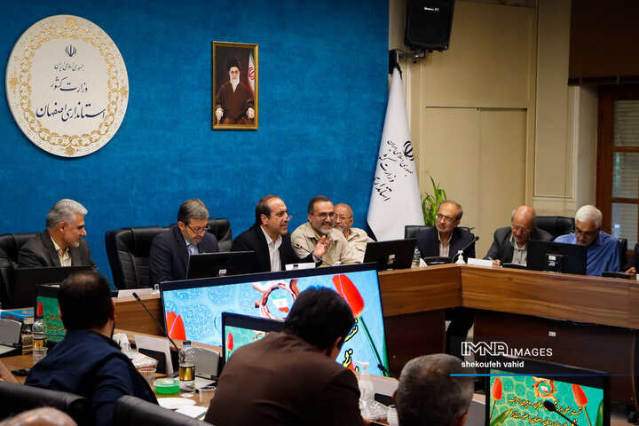 نشست جمعی از پیشکسوتان، ضابطین و دبیران احزاب و تشکل‌های سیاسی استان با استاندار اصفهان