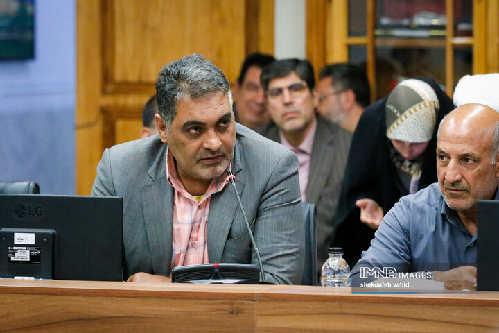 نشست جمعی از پیشکسوتان، ضابطین و دبیران احزاب و تشکل‌های سیاسی استان با استاندار اصفهان