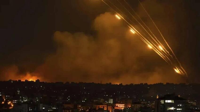 حمله انتقامی ایران به مراکز تولید سوخت جنگندههای اسرائیل از دید رسانهها