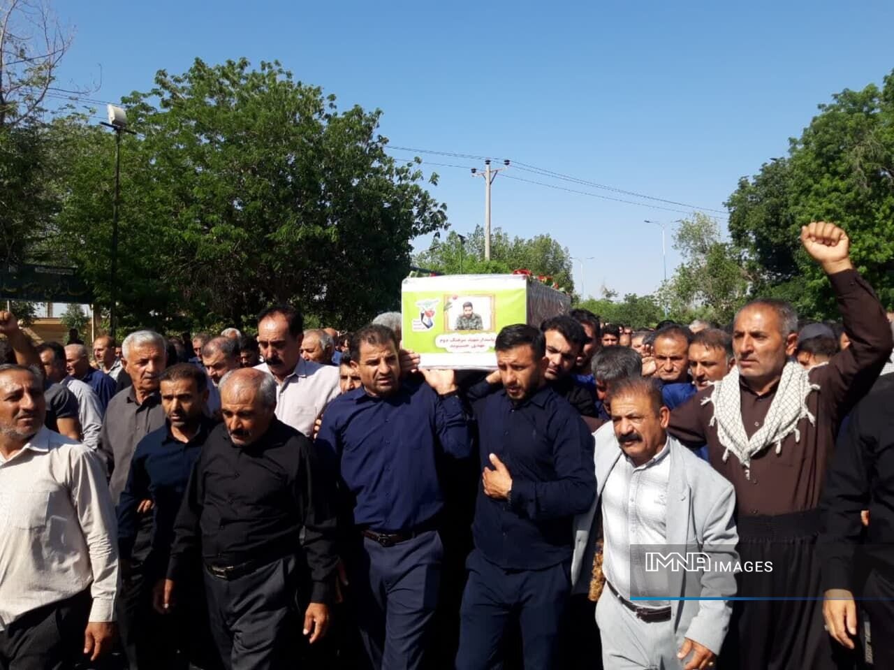 پیکر شهید پدافند هوایی کشور مهدی حسینوند به خاک سپرده شد