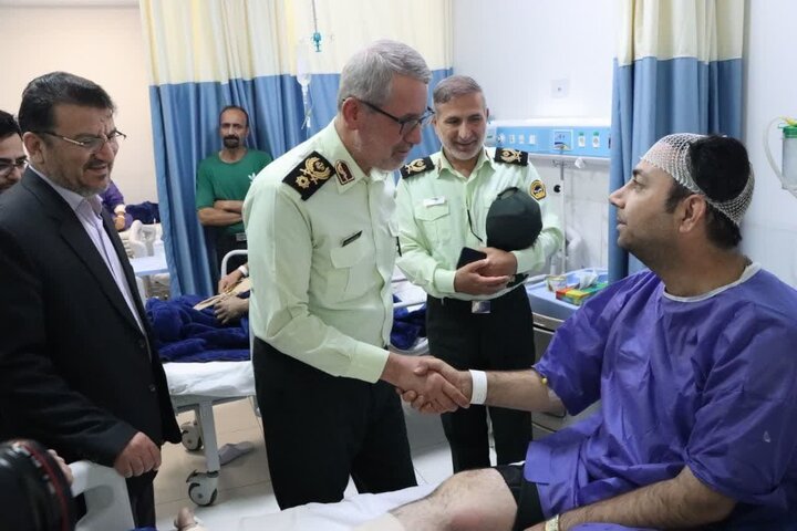عیادت رئیس سازمان عقیدتی سیاسی و رئیس بازرسی فراجا از مجروحان تجاوز رژیم صهیونیستی