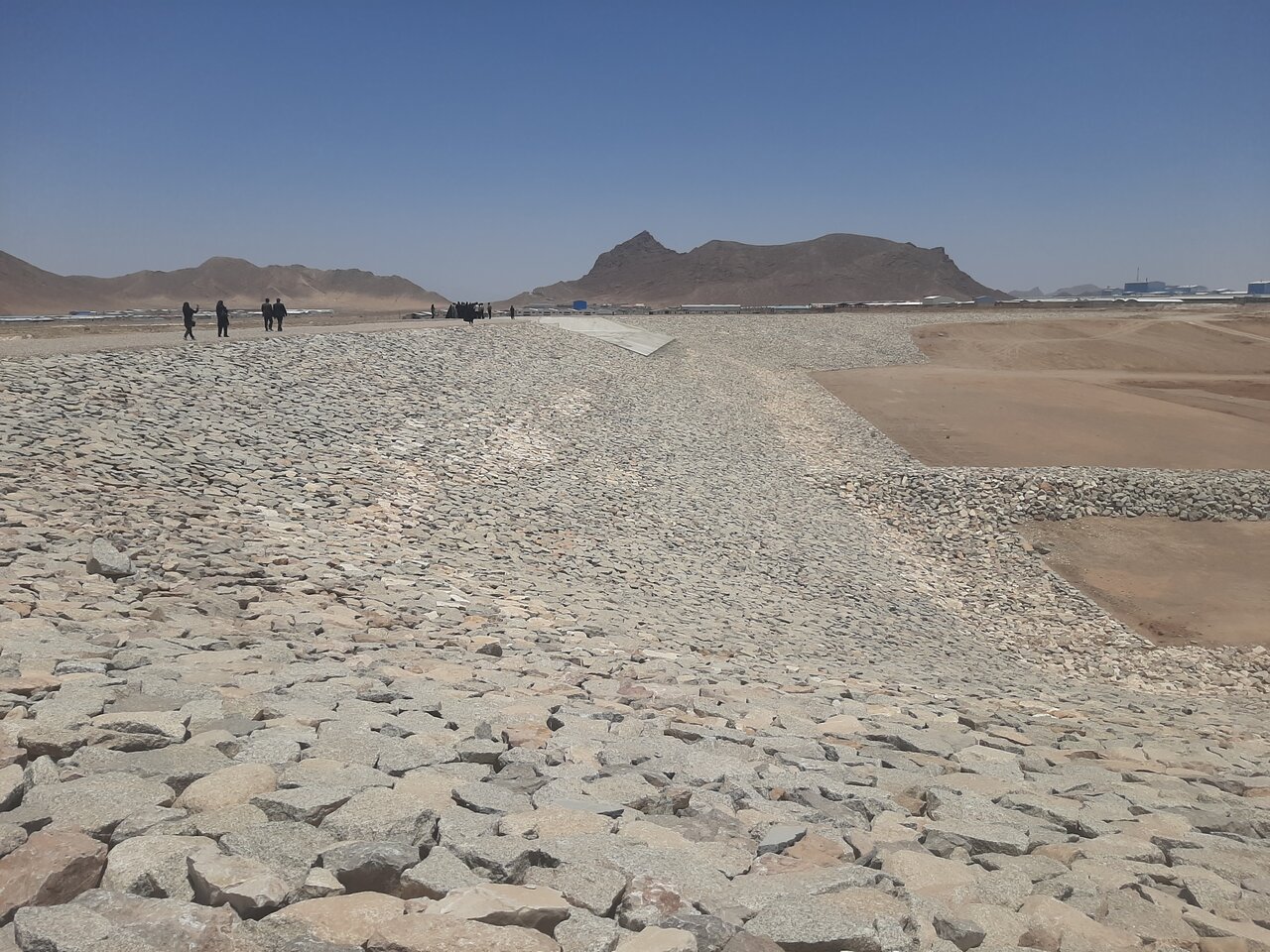 بند خاکی رودخانه کوه کاسه شهرستان تفت افتتاح شد