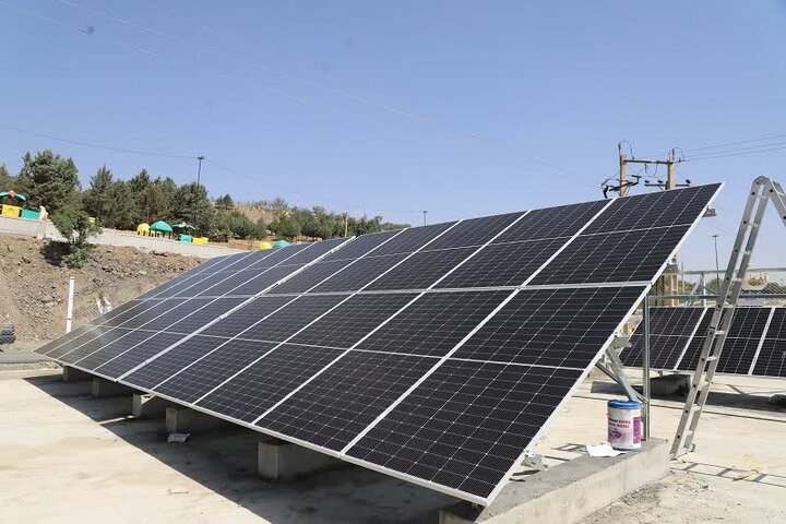 وزیر نیرو: پنلهای خورشیدی در ۱۰۰۰ ساختگاه در حال نصب است