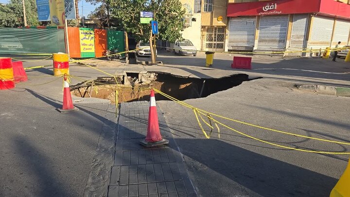 فرونشست در تقاطع بلوار روحانی در قم / عملیات ترمیم در حال انجام است