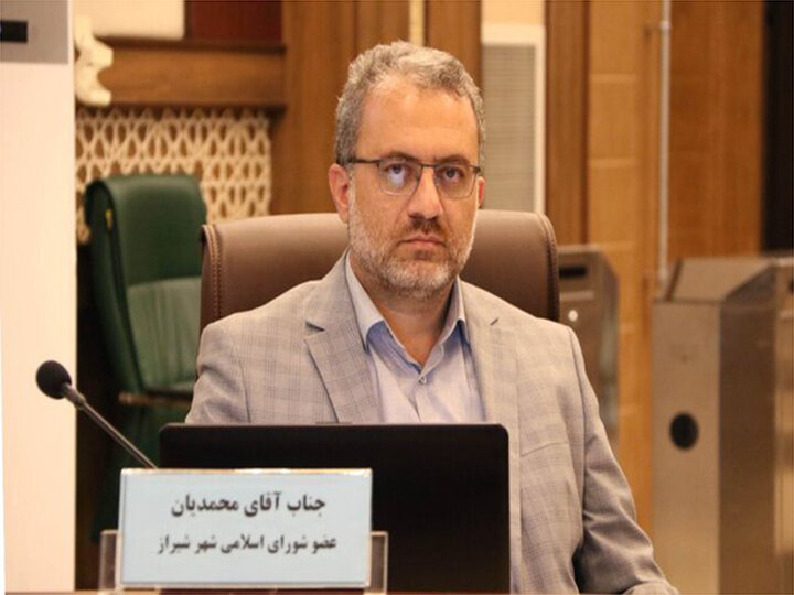 مردم با شعار «ایران ذوالفقار علی» در میدان عزت و مقاومت حاضر هستند