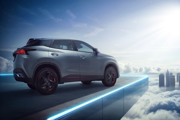 رانندگی نیمه خودران با فونیکس اف‌ ایکس