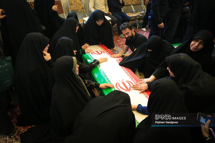 وداع با شهدای تجاوز رژیم صهیونیستی به کشور در حسینیه بنی‌فاطمه اصفهان