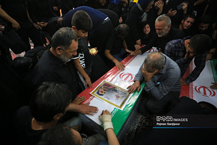 وداع با شهدای تجاوز رژیم صهیونیستی به کشور در حسینیه بنی‌فاطمه اصفهان