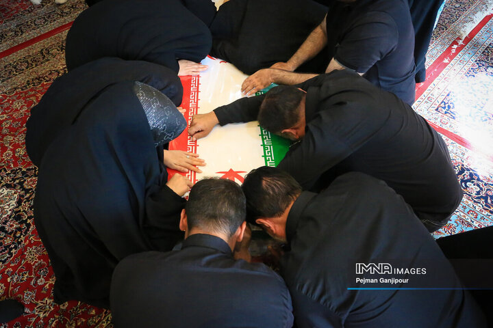 وداع با شهدای تجاوز رژیم صهیونیستی به کشور در حسینیه بنی‌فاطمه اصفهان