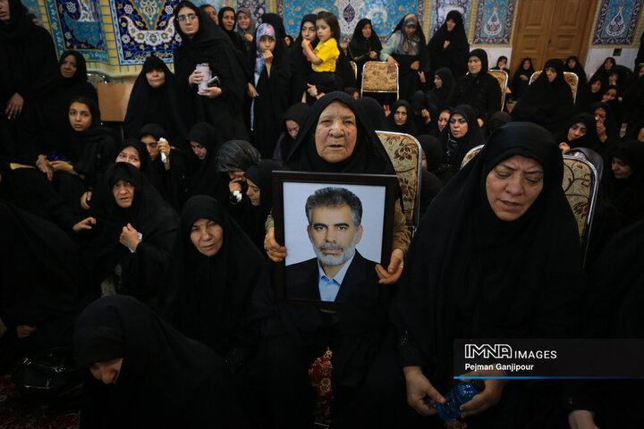 وداع با شهدای تجاوز رژیم صهیونیستی به کشور در حسینیه بنی‌فاطمه اصفهان