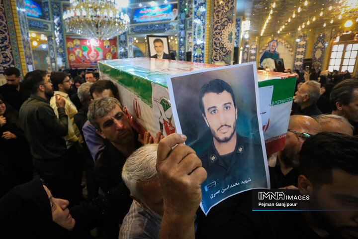 وداع با شهدای تجاوز رژیم صهیونیستی به کشور در حسینیه بنی‌فاطمه اصفهان