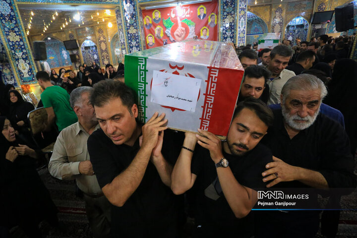 وداع با شهدای تجاوز رژیم صهیونیستی به کشور در حسینیه بنی‌فاطمه اصفهان