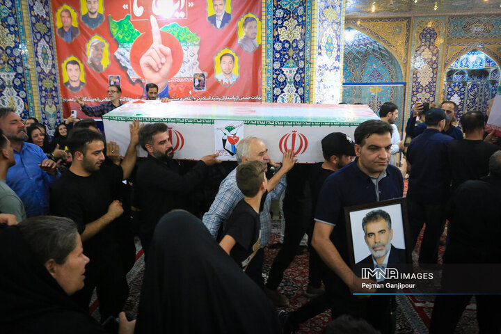 وداع با شهدای تجاوز رژیم صهیونیستی به کشور در حسینیه بنی‌فاطمه اصفهان