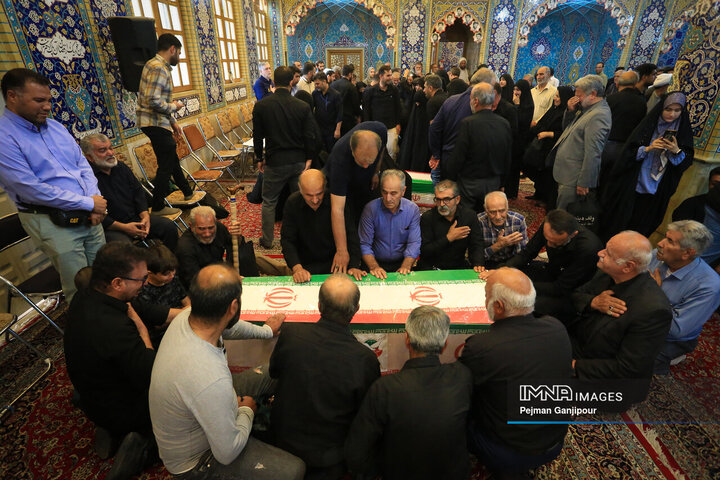 وداع با شهدای تجاوز رژیم صهیونیستی به کشور در حسینیه بنی‌فاطمه اصفهان