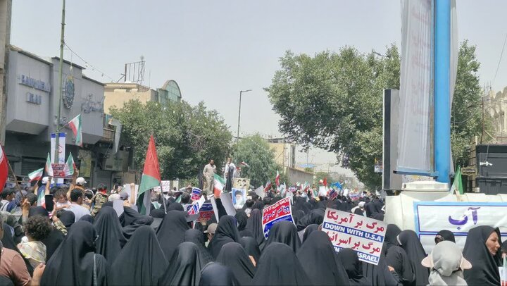 فیلمl حضور مردم قم در راهپیمایی جمعه خشم و نصر