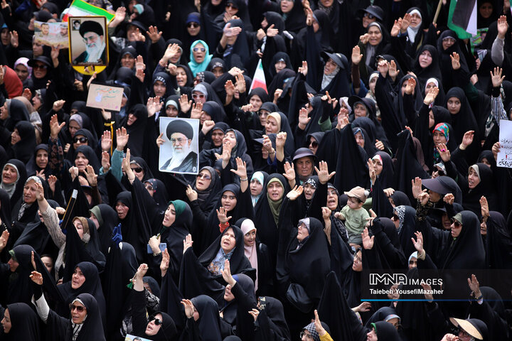 تشییع پیکر شهید کرمی در همدان