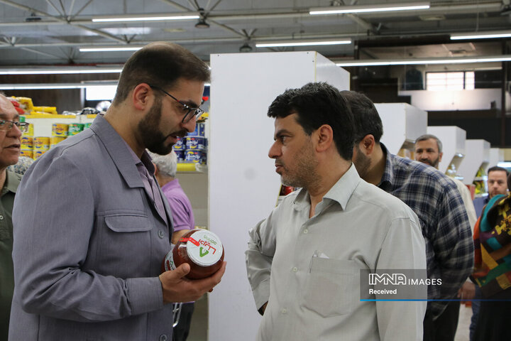 بازدید نماینده مردم اصفهان در مجلس شورای اسلامی از بازار کوثر
