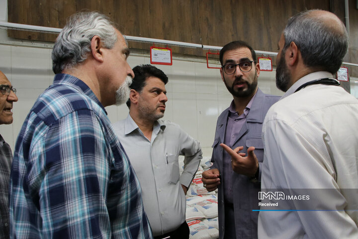 بازدید نماینده مردم اصفهان در مجلس شورای اسلامی از بازار کوثر