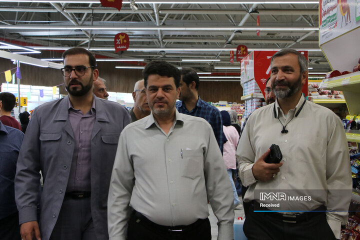 بازدید نماینده مردم اصفهان در مجلس شورای اسلامی از بازار کوثر