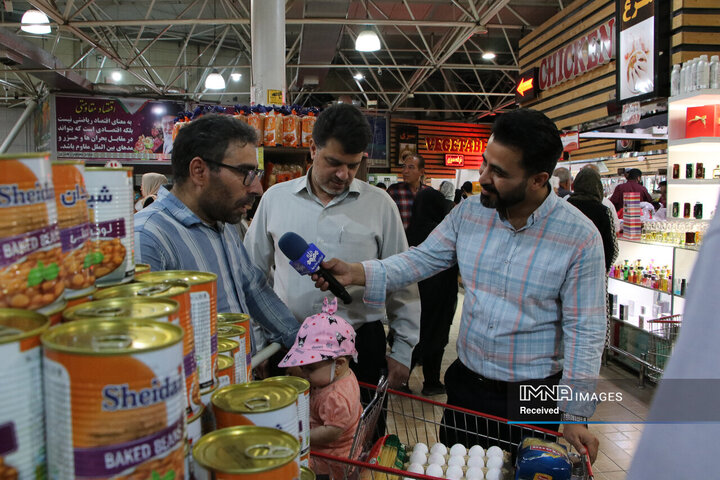 بازدید نماینده مردم اصفهان در مجلس شورای اسلامی از بازار کوثر