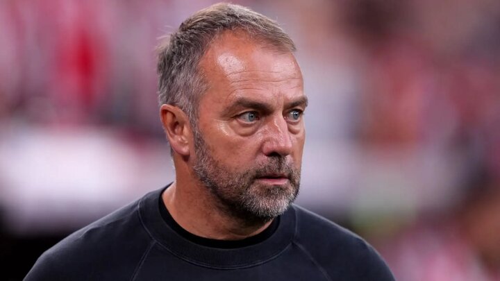 هانسی فلیک در جایگاه ویژه ورزشگاه برنابئو ال‌کلاسیکو را تماشا می‌کند + فیلم