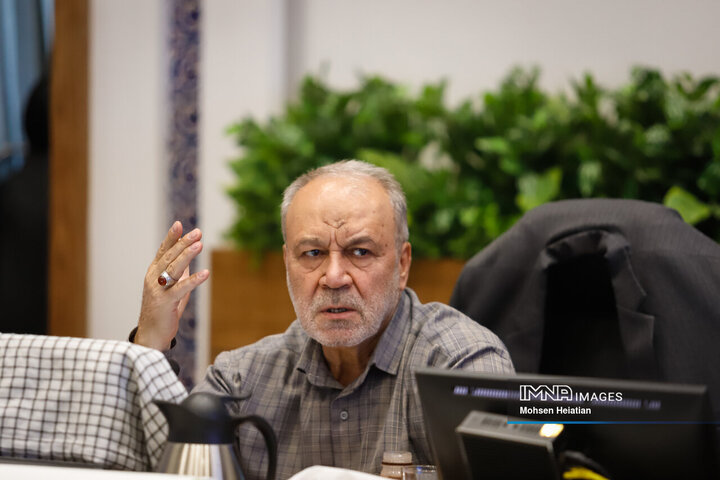 سالن اجلاس، پاساژ زرین و میدان امام علی (ع) همچنان بدون بهره‌برداری است