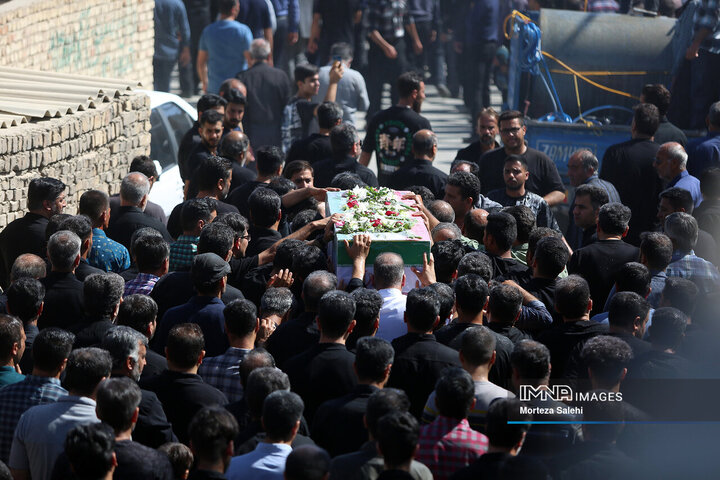 مراسم تشییع شهید «علیرضا اسماعیلی» در پیربکران اصفهان