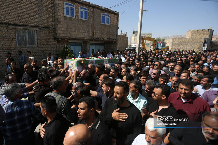 مراسم تشییع شهید «علیرضا اسماعیلی» در پیربکران اصفهان