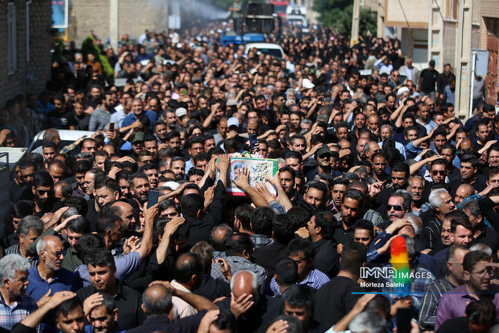 مراسم تشییع شهید «علیرضا اسماعیلی» در پیربکران اصفهان