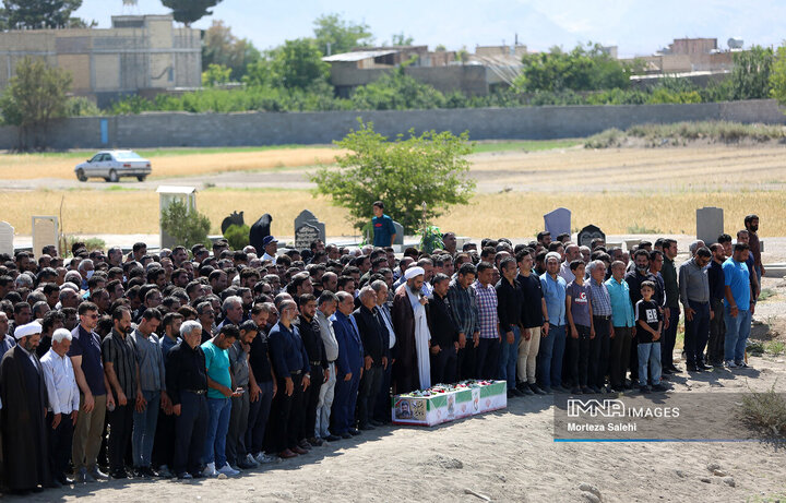 مراسم تشییع شهید «علیرضا اسماعیلی» در پیربکران اصفهان