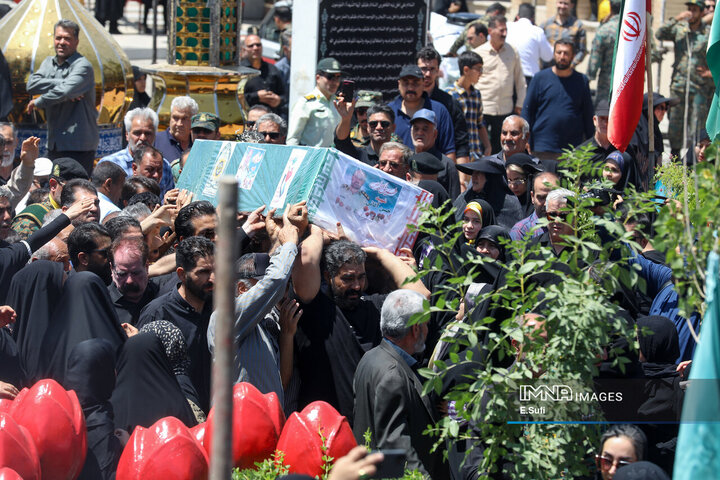 تشییع پیکر مطهر شهید «حسن آقایی» در اراک