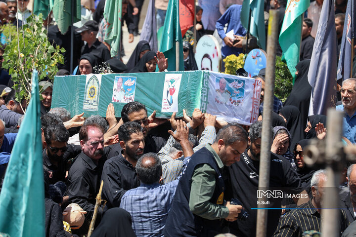 تشییع پیکر مطهر شهید «حسن آقایی» در اراک