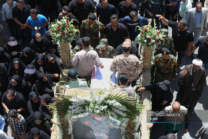 تشییع پیکر مطهر شهید «حسن آقایی» در اراک