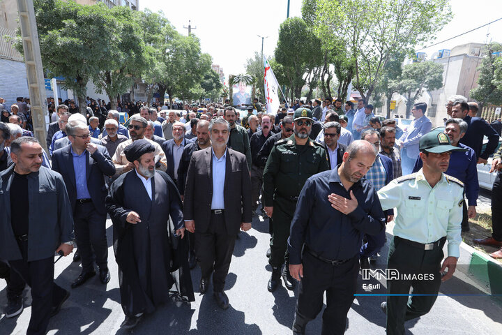 تشییع پیکر مطهر شهید «حسن آقایی» در اراک