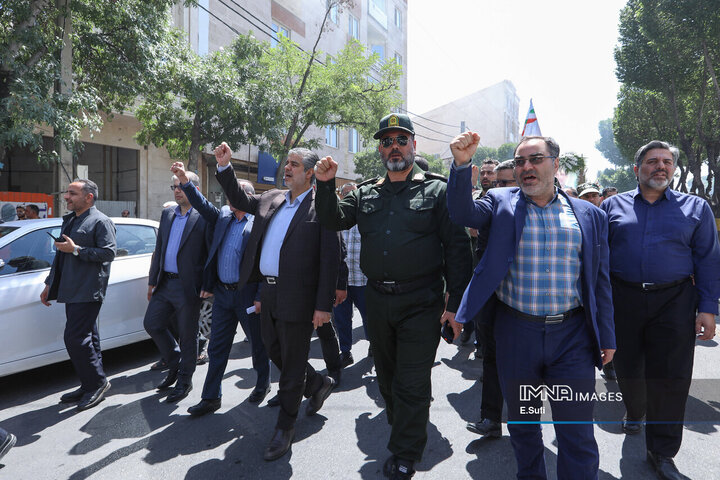 تشییع پیکر مطهر شهید «حسن آقایی» در اراک