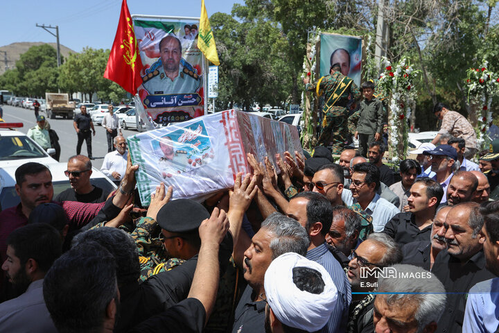 تشییع پیکر مطهر شهید «حسن آقایی» در اراک