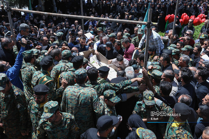 تشییع پیکر مطهر شهید «حسن آقایی» در اراک