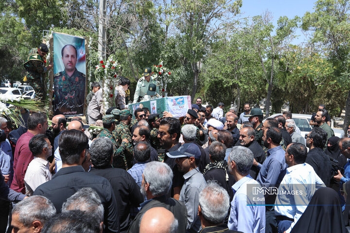 تشییع پیکر مطهر شهید «حسن آقایی» در اراک