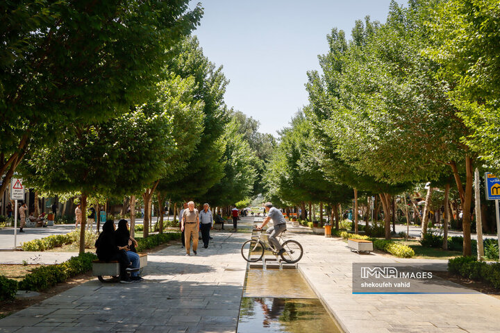 جریان عادی زندگی در اصفهان